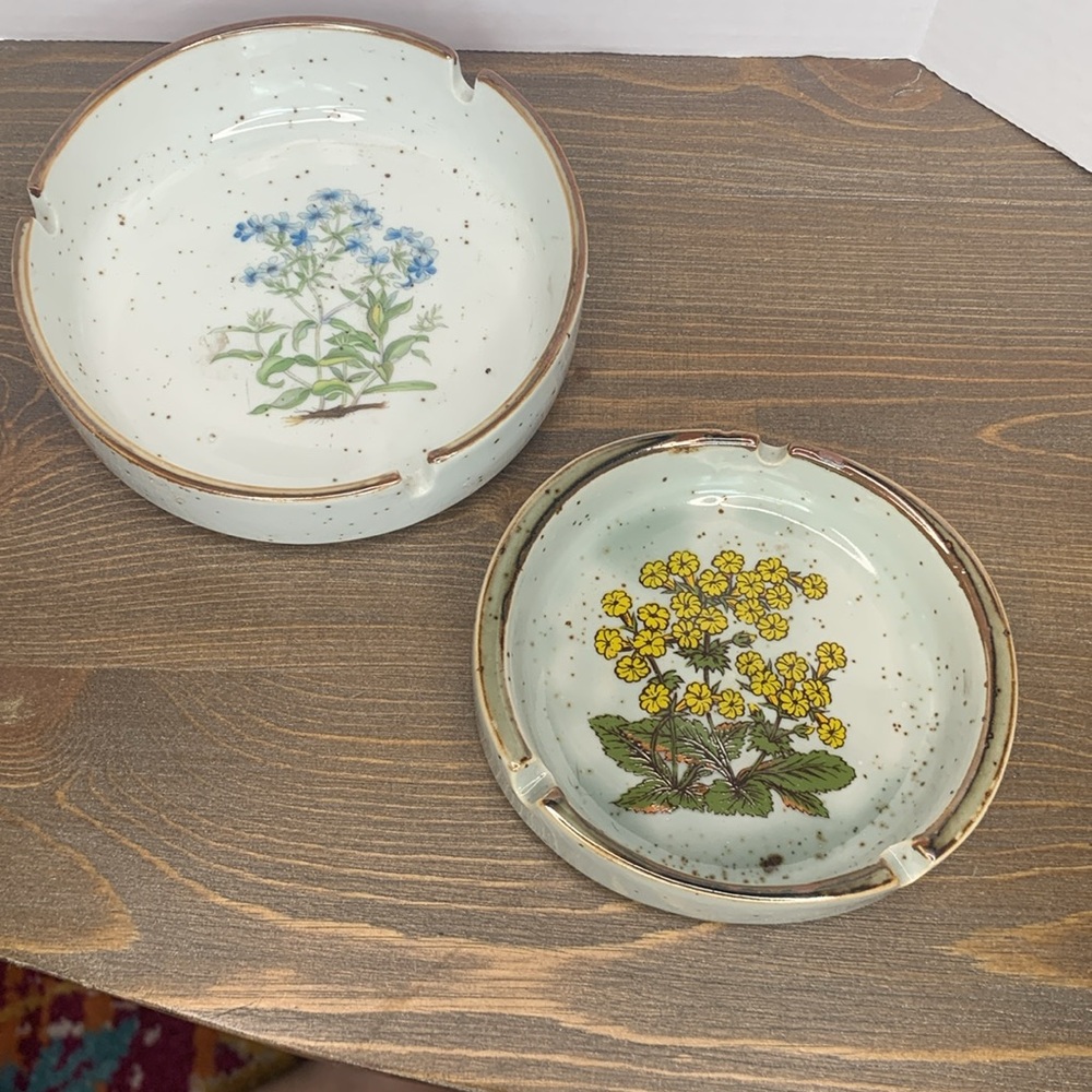 Ashtrays Two flower vintage cigarette ashtrays